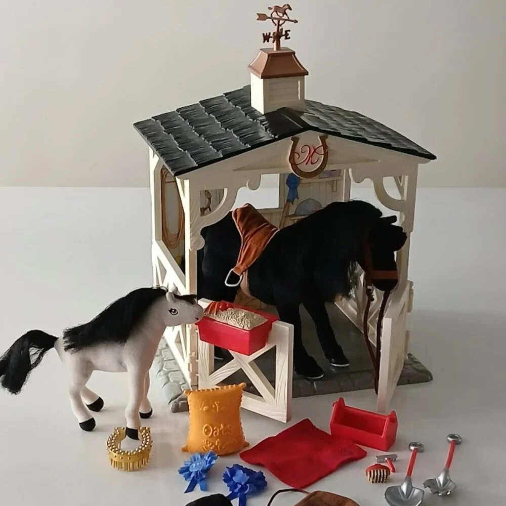 Madeline Horse Stable with Violette pony & Clementine horse